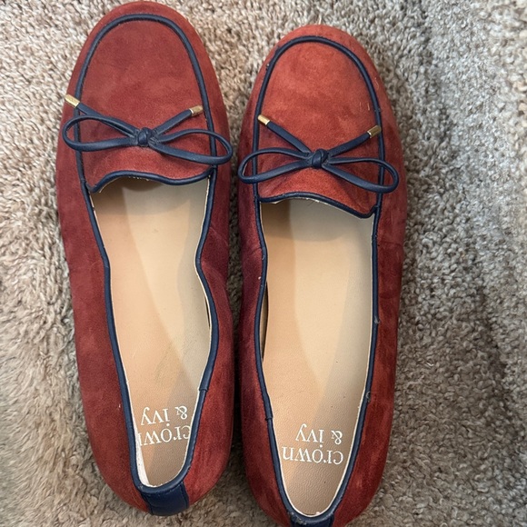 Crown & Ivy Women's Burgundy Loafers with Navy Trim - Picture 1 of 5